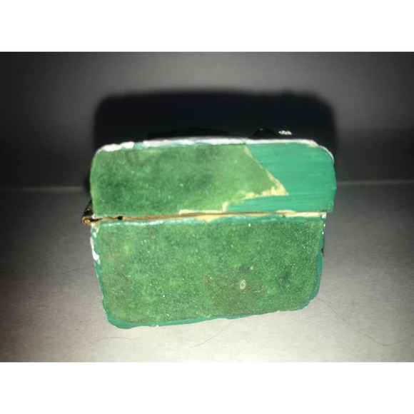 K’s Collection Figurines, Santa house, opens to Santa/Teddy/Tree Christmas - Picture 8 of 13